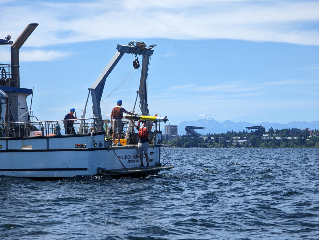 A REMUS 100 autonomous underwater vehicle being deployed from Research Vessel Jack Robertson during calibration in Seattle's Lake Washington.