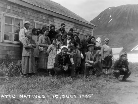 Atux̂ villagers in 1935.